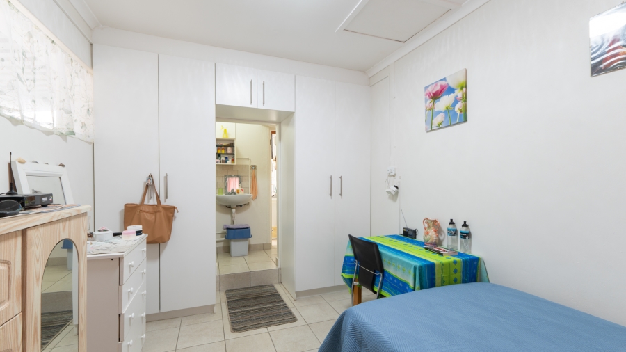 4 Bedroom Property for Sale in Peerless Park Western Cape
